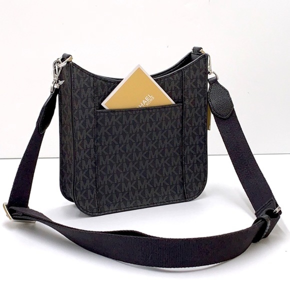 MICHAEL KORS
Briley Small Logo Messenger Bag BLACK SIGNATURE COLOR - Picture 3 of 15